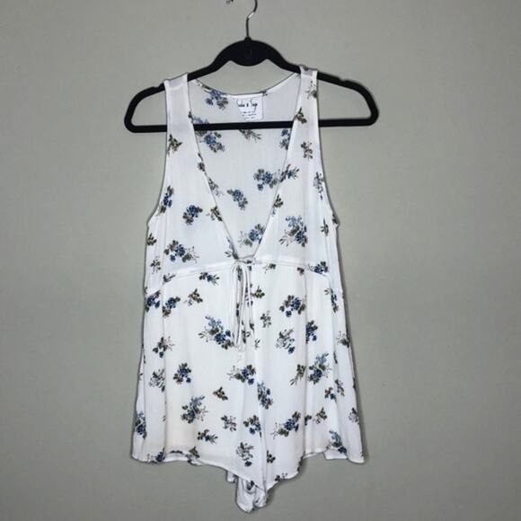 Sadie & Sage Deep V Floral Romper Size Small - Picture 1 of 5